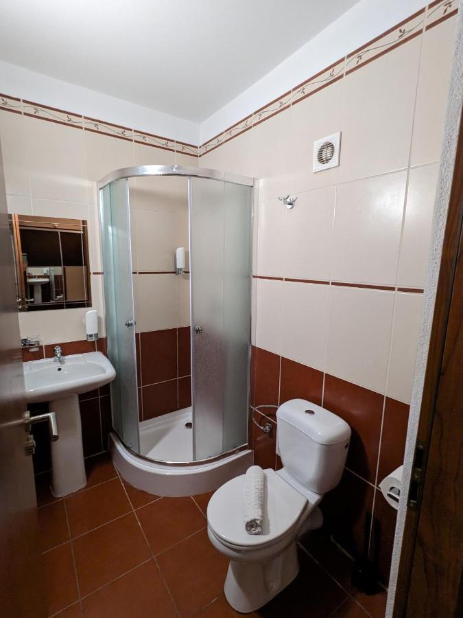 Garni Hotel Cosmopolitan Сенец Экстерьер фото