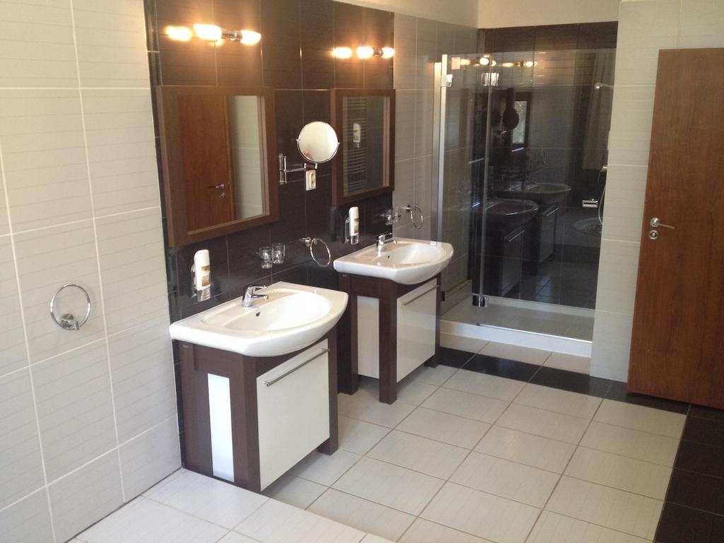 Garni Hotel Cosmopolitan Сенец Номер фото