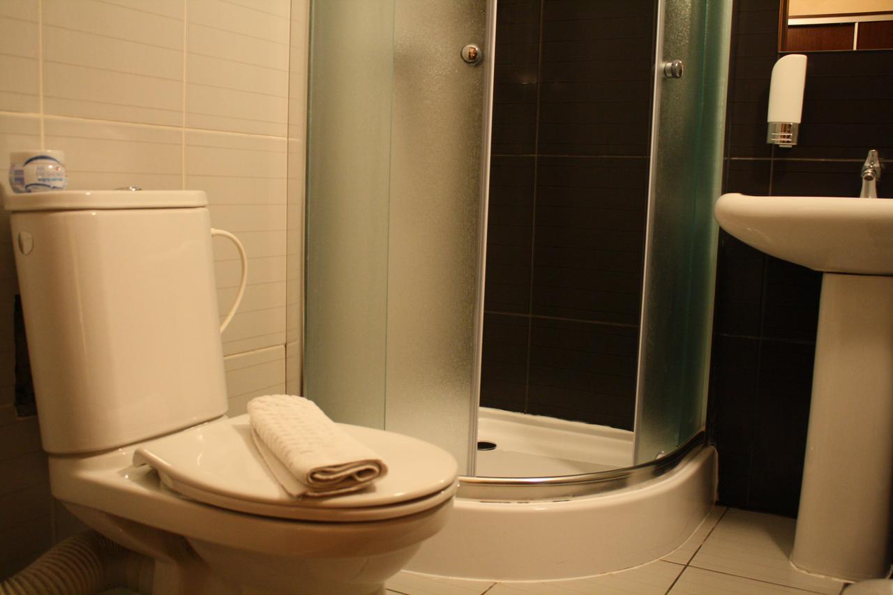 Garni Hotel Cosmopolitan Сенец Экстерьер фото